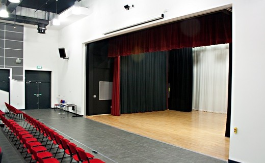 Regular_main_hall_stage_small