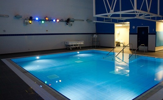 Regular_hydro_pool_and_lights_small