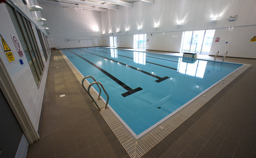 Regular_still_swimming_pool_2