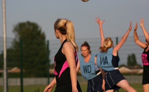 Regular_netball_team_action_4_small