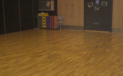 Regular_drama_studio_1040x692