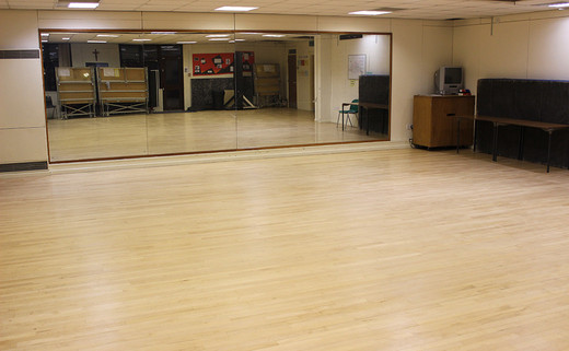 Regular_dance_studio_1040x642
