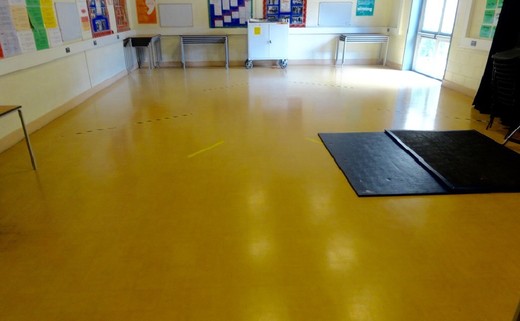 Regular_dance_studio_bright